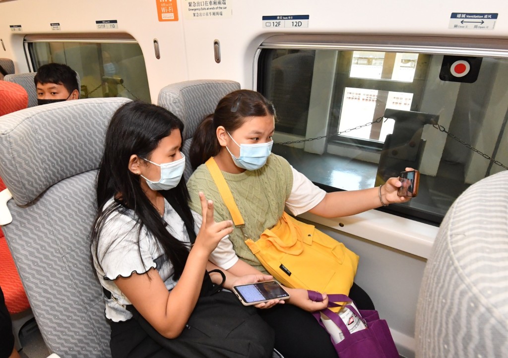 不少參觀人士趁機會難得拍照留念。