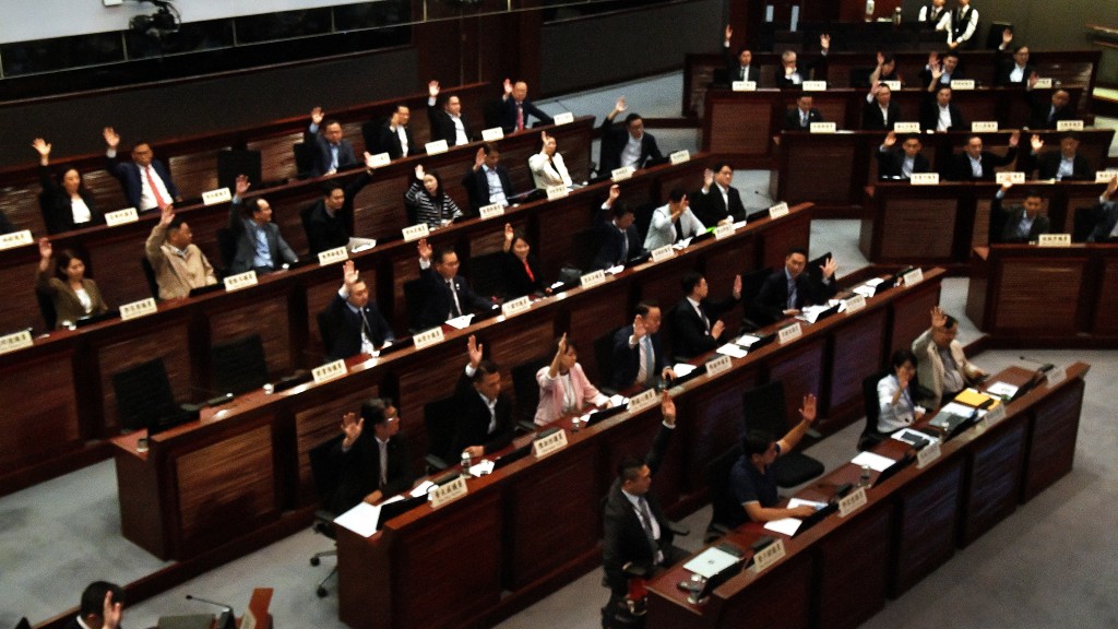 大棋盘︱内副难约束何君尧？批陈克勤「护短」惹同僚不满