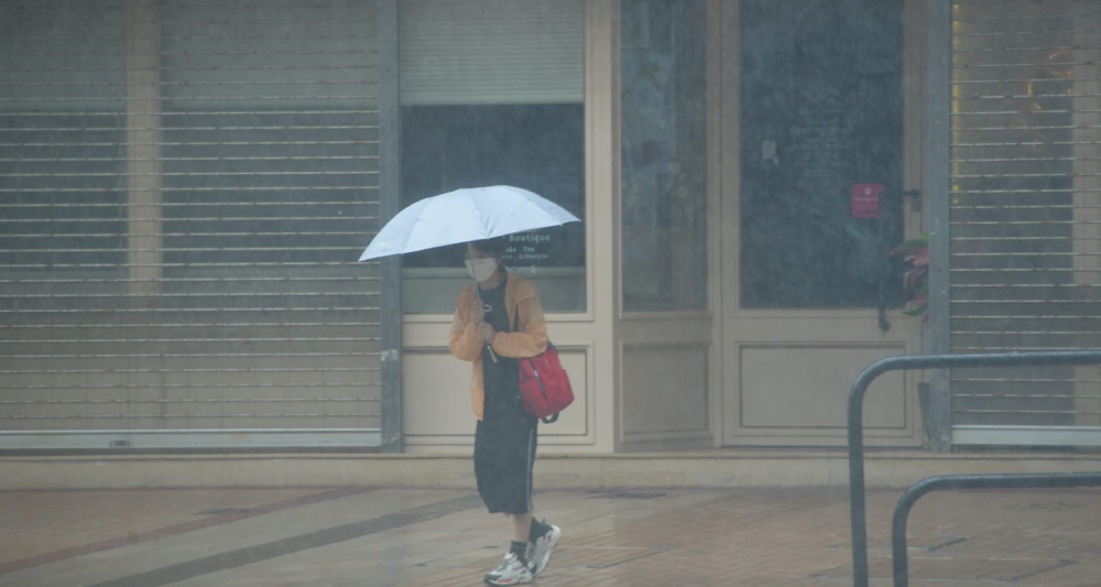 天文台預計未來一兩小時將會有狂風驟雨。