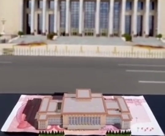 100元幣上的人民大會堂。微博資料圖片