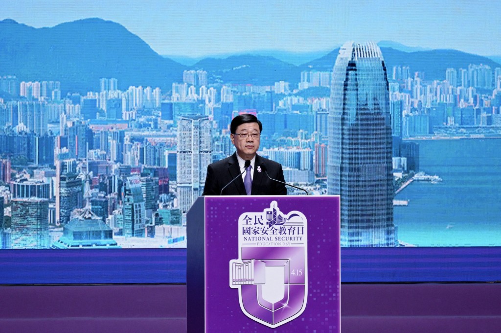 李家超說，縱使《港區國安法》等有效堵塞香港的國家安全漏洞，但社會上仍經常出現軟對抗，仍有不少敵對勢力試圖抹黑攻擊香港。