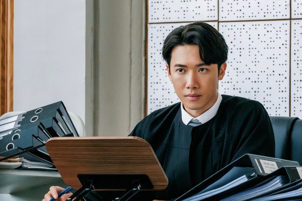 邱士縉在劇集《COURT!》中演嚴肅法官好受歡迎 。