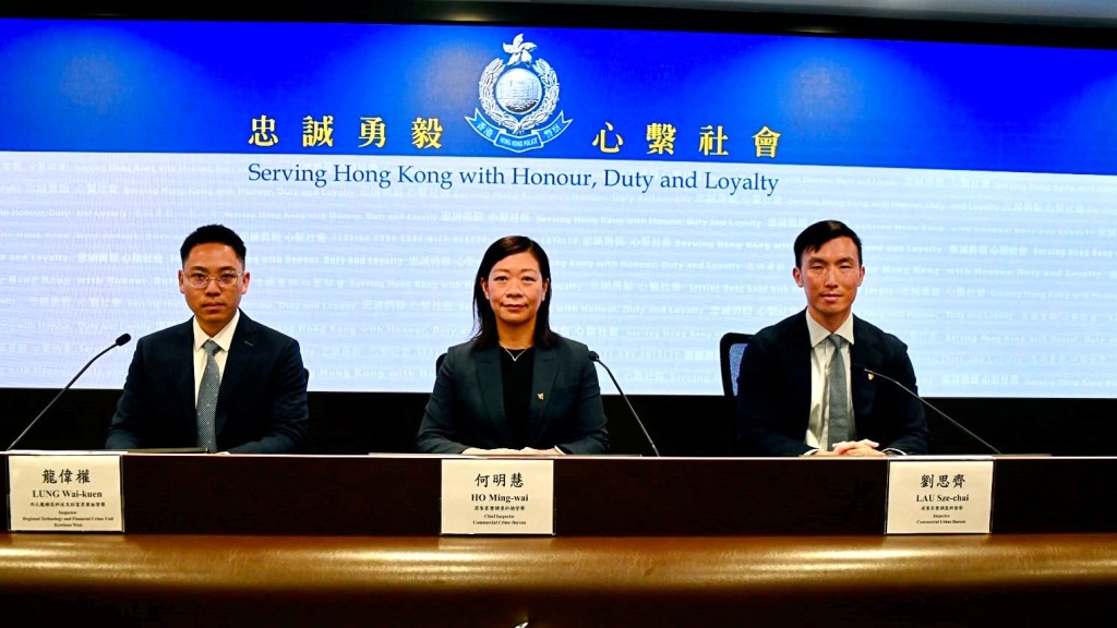 警破電話騙案集團拘61男女。楊偉亨攝