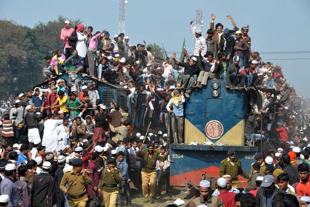 印度火车超负荷运行。