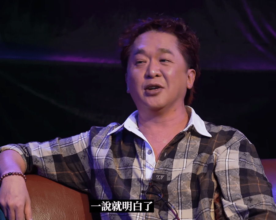 鄧兆尊不肯透露女星姓氏，指「一講就知邊個」。