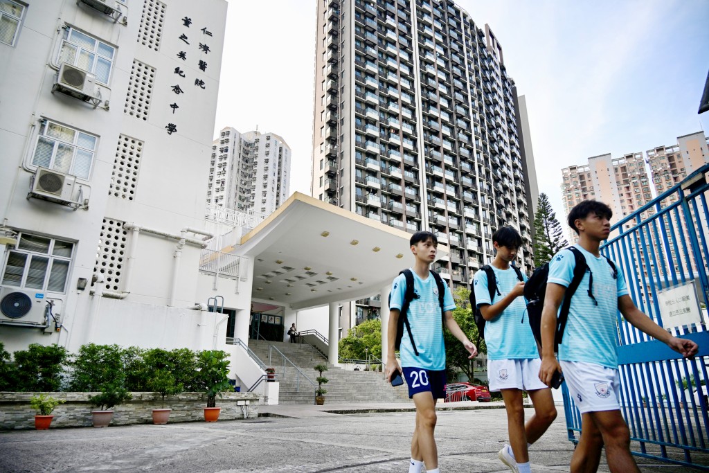 仁济医院董之英纪念中学自2003/04学年起，已连续十七届勇夺沙田及西贡区甲组足球赛冠军。资料图片