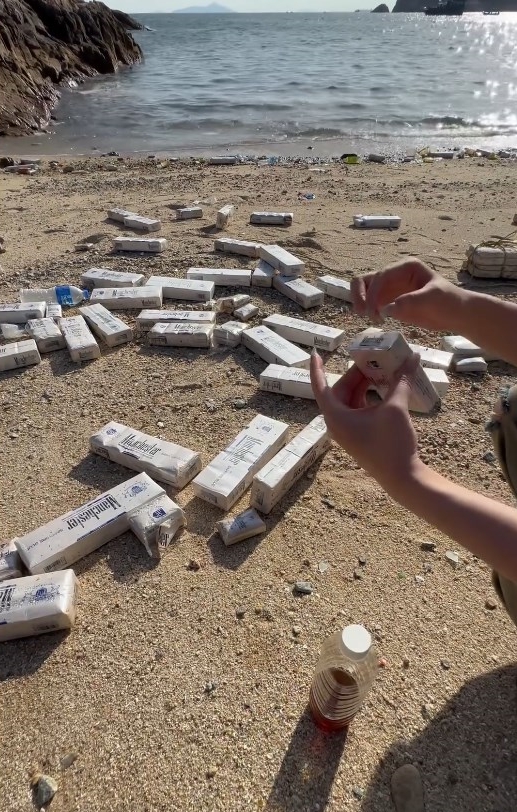 有人自爆更驚險經歷——「前年喺大陸 陽江出船釣魚,喺遠海度見到個大木箱 ,船長用繩拉喺船邊開箱,開咗個角仔 ,見到兩隻獅子企係地球兩邊,嚇到佢 剪繩飛返埋岸」。Threads截圖 有人自爆更驚險經歷——「前年喺大陸 陽江出船釣魚,喺遠海度見到個大木箱 ,船長用繩拉喺船邊開箱,開咗個角仔 ,見到兩隻獅子企係地球兩邊,嚇到佢 剪繩飛返埋岸」。Threads截圖