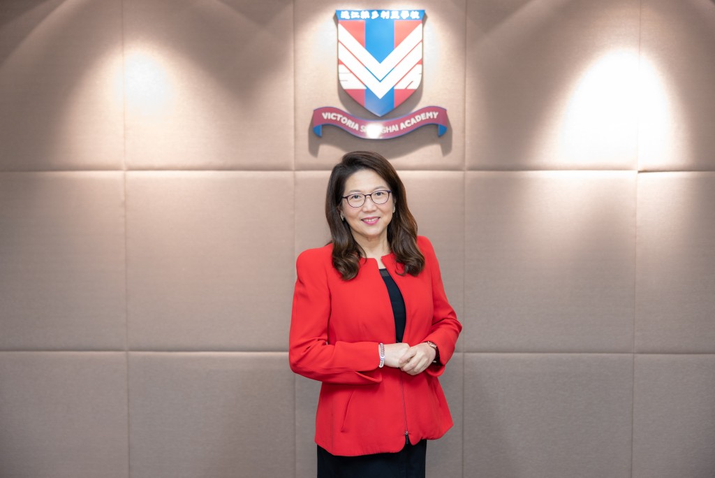 孔美琪于创办沪江维多利亚学校前,曾前往澳洲及新加坡考察开办IB课程的学校。 孔美琪于创办沪江维多利亚学校前,曾前往澳洲及新加坡考察开办IB课程的学校。
