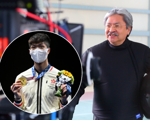 曾俊華恭賀張家朗在東京奧運男子花劍個人賽奪得金牌。