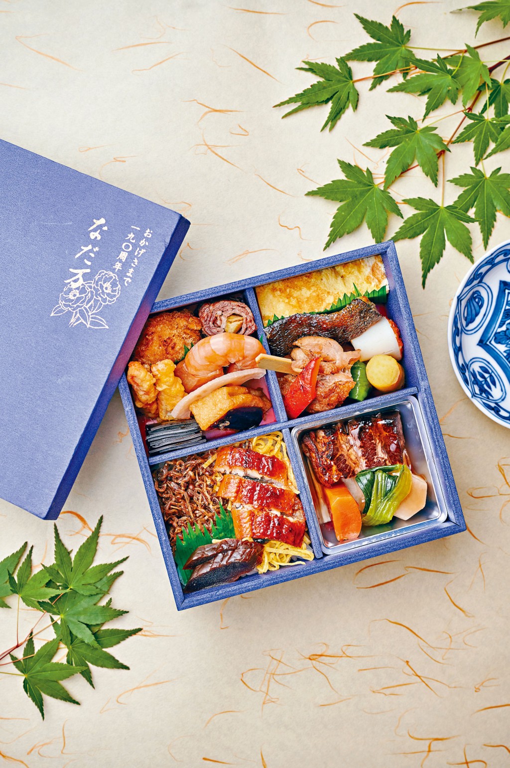 190周年纪念外带便当，日本餐厅滩万供应招牌日式便当，必试190周年纪念外带便当，有齐银鳕鱼西京烧、和牛肉芦笋卷、鳗鱼饭拼沙甸鱼仔饭等，让人大快朵颐。