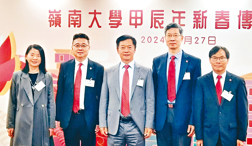 秦泗釗稱擴大招收非本地生需時過渡，例如要提升食堂等設施容量等。