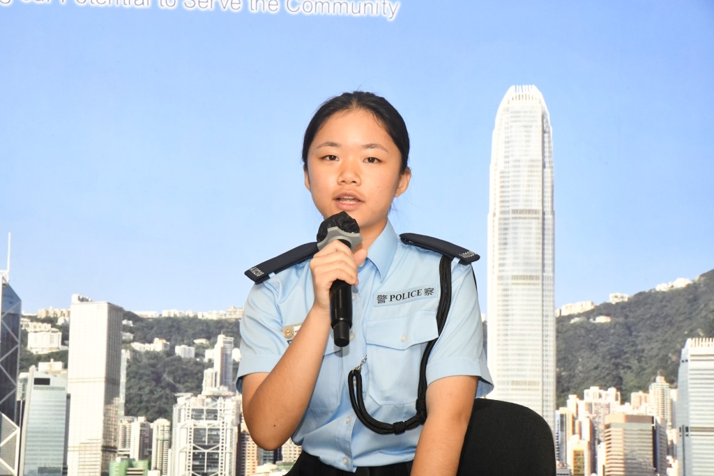 大學生陸曼婷利用暑期完成「輔警警員特別基本訓練課程」，今日正式「出更」。