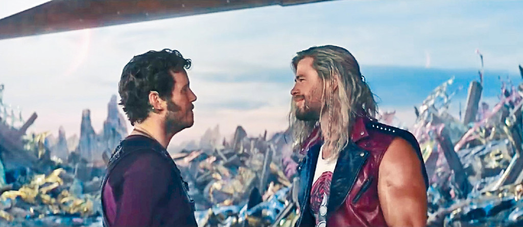 ■「星爵」基斯（左）亦有登場搞笑。