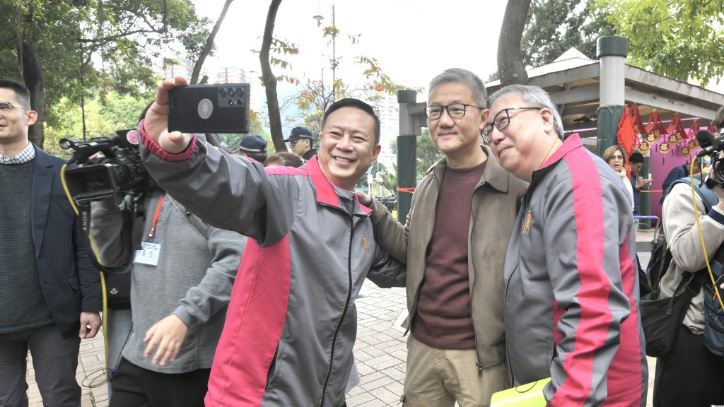 年初三︱蕭澤頤到車公廟視察人流 稱投資騙案增加 多由網戀開始