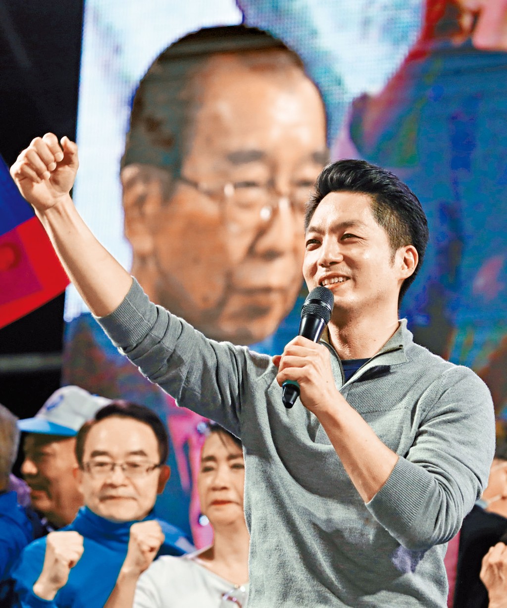 蔣萬安在勝選大會高舉拳頭，大聲吶喊我們做到了！