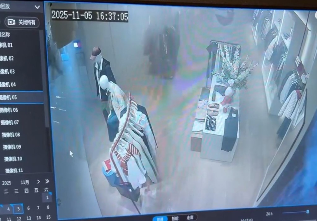 重慶有女子因心情差到時裝店縱火。微博