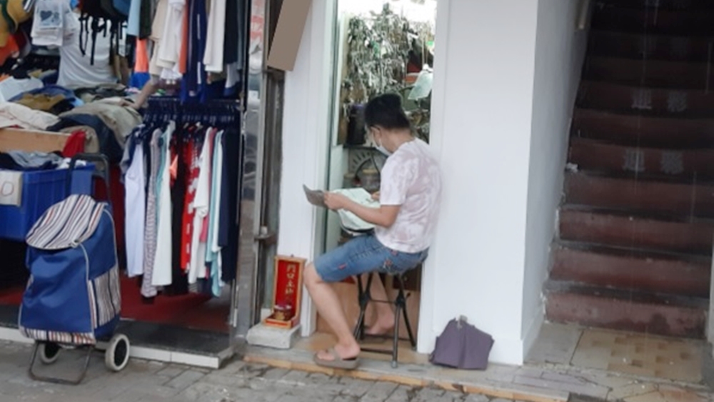 不少梯底鋪希望能絕處逢生。