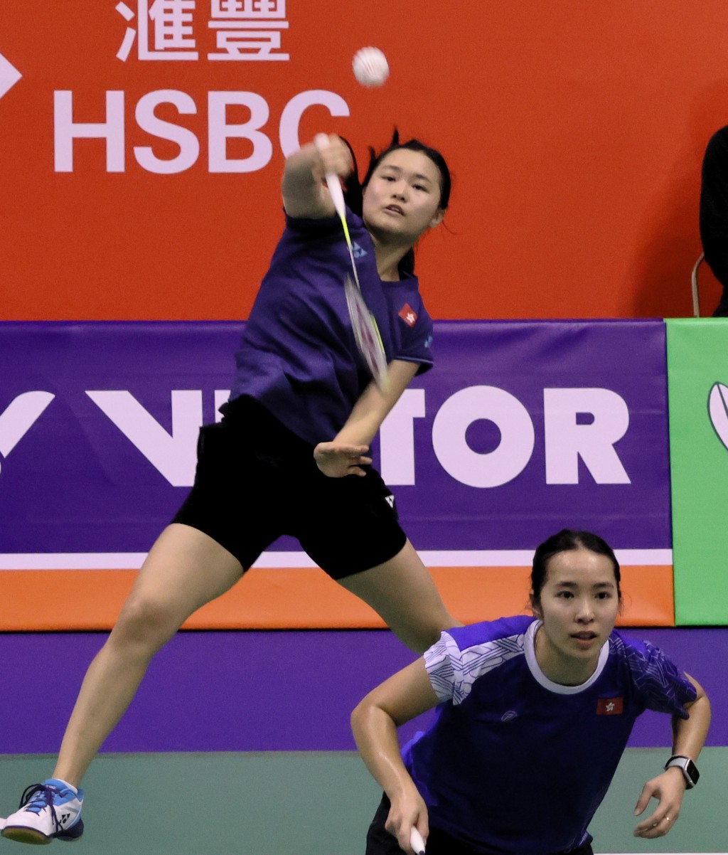 楊雅婷（右）與楊霈霖女雙組合於首圈不敵泰國對手出局。（陸永鴻攝）