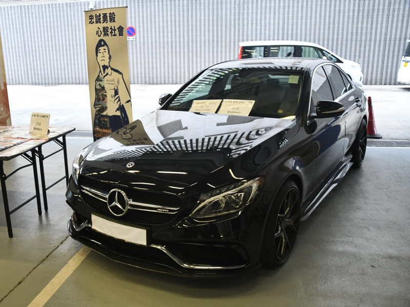 賊人以贓款購買的名車。