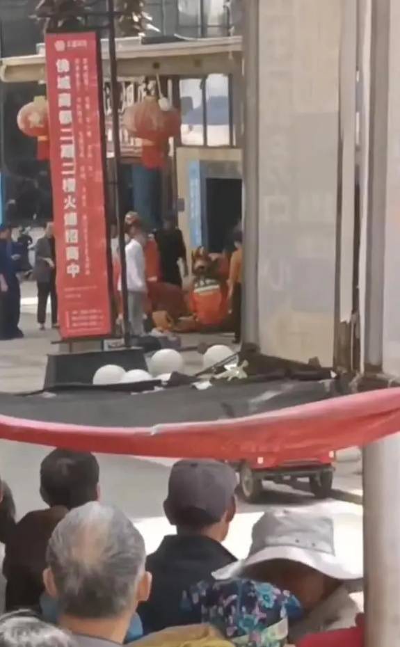 雲南一商場今午發生墮𨋢慘劇。