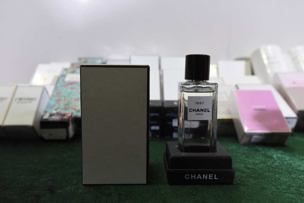 該批冒牌化妝品及香水涵蓋多個品牌，包括Chanel、Dior、Gucci和YSL等。
