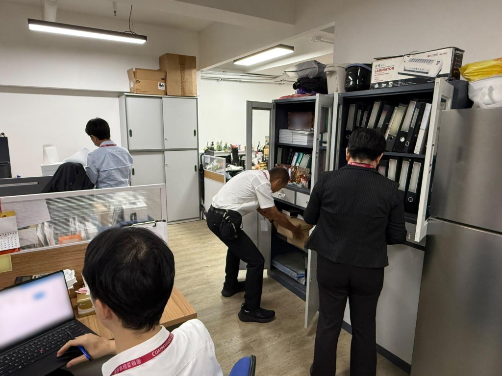 競爭事務委員會（競委會）昨日（8日）展開代號「銳鏡」的執法行動，根據法庭手令搜查了11個處所。