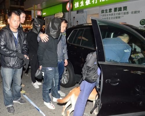 深水埗疑有黑幫糾紛，2名男子被捕。