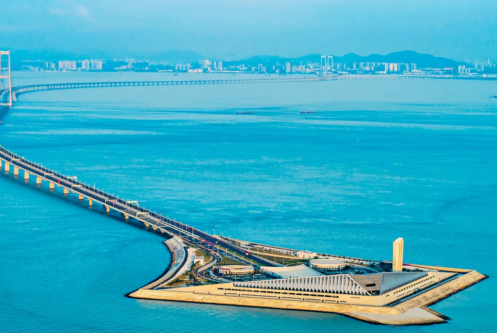 西人工島相當於19個足球場大。