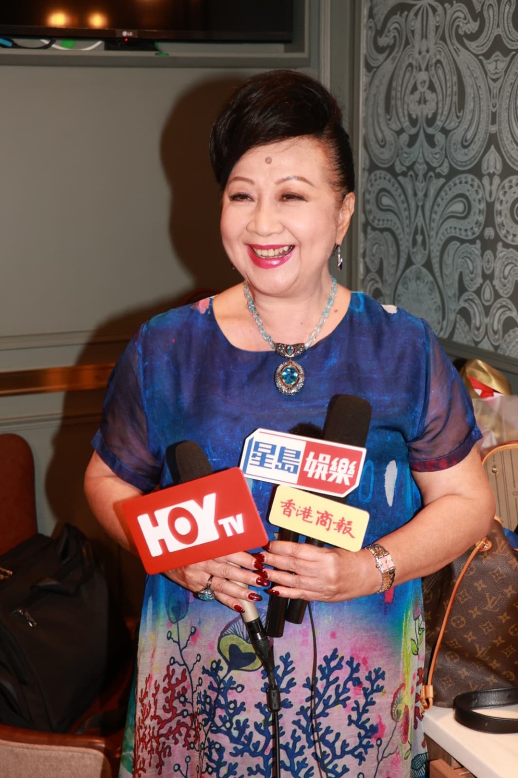 中秋節將至，家燕姐會赴馬來西亞擔任歌唱比賽評判和表演嘉賓，希望能趕返港與子女共度中秋。