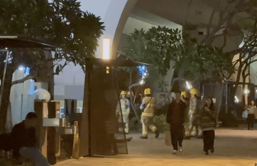 消防接報後迅速到場處理。Facebook@馬路的事 (即時交通資訊台)