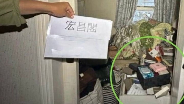 宏昌閣住戶展示單位照片，有櫃桶打開一片凌亂，擔心財物失竊。