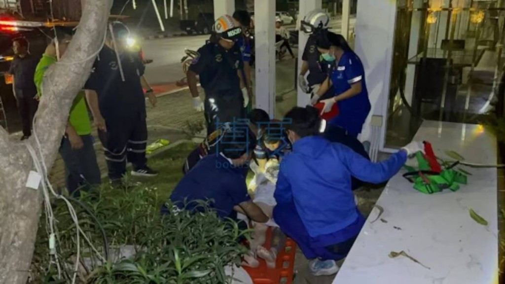 醫護人員為傷者急救。紅星新聞