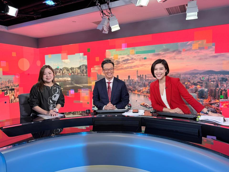 羅淑佩應邀前往彭博通訊社接受現場訪問,向國際社會介紹香港旅遊業的強勁復蘇勢頭。 羅淑佩應邀前往彭博通訊社接受現場訪問,向國際社會介紹香港旅遊業的強勁復蘇勢頭。