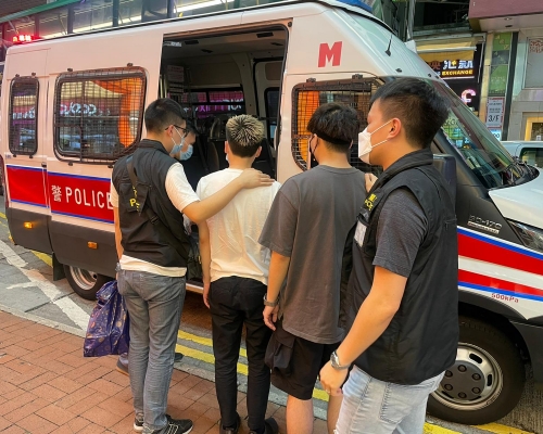 警於旺角反罪惡巡邏,拘4名男子。警方圖片