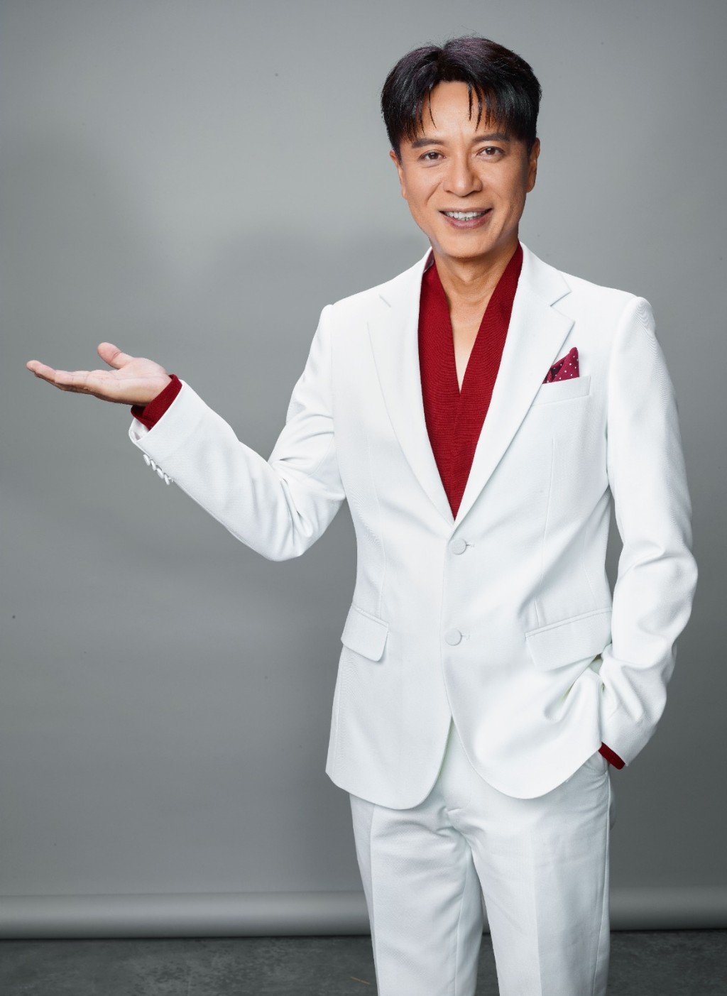 李克勤近日為保健品擔任代言人。 李克勤近日為保健品擔任代言人。