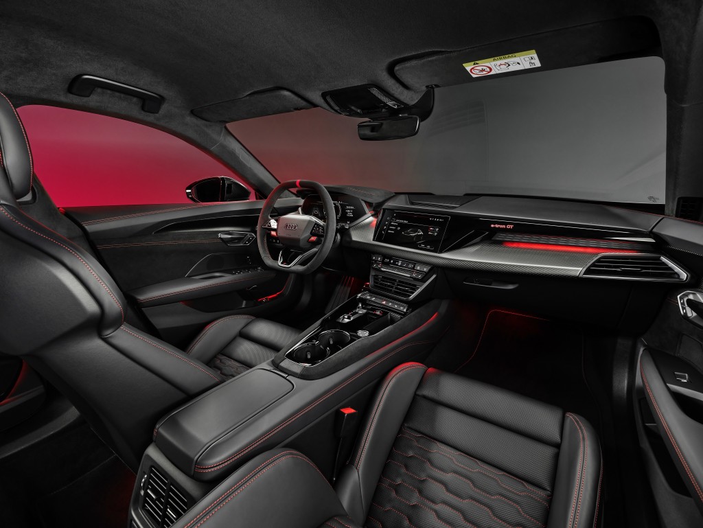 電動超跑Audi e-tron GT新版性能躍步，跑車桶椅與跑車軚環同屬新式樣。