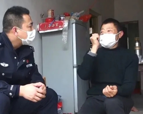 失憶30年男子看到一則關於貴州疫情的消息後,忽然想起身世與母團聚。(網圖)