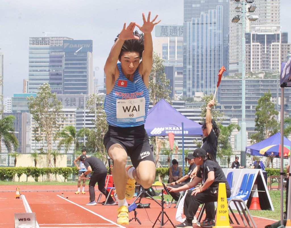 韋昌樂在男子三級跳打破自己保持的香港U18紀錄。徐嘉華攝