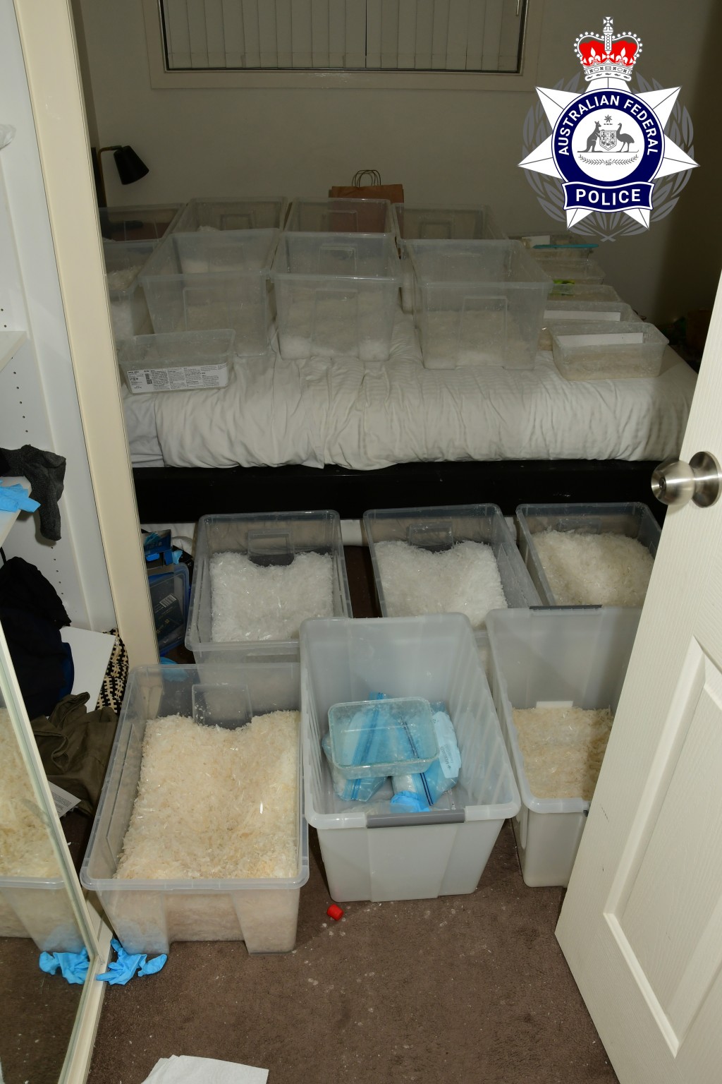 澳洲警方搜查一悉尼住宅，檢獲約142公斤「冰」毒、一批化學品及製毒工具。澳洲聯邦警察（AFP）網頁圖片