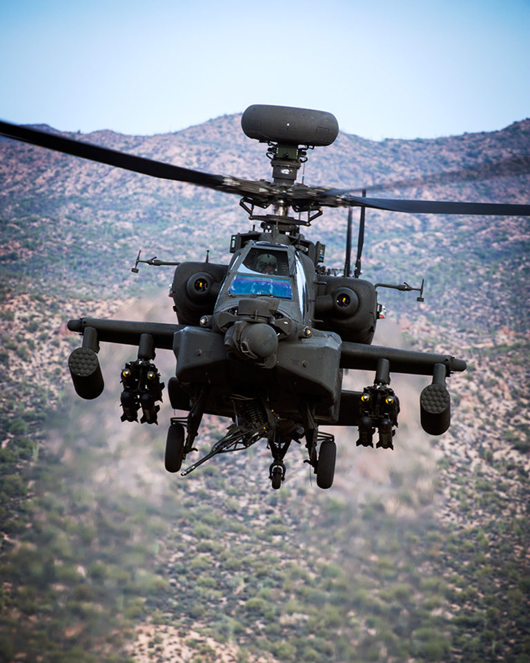 美國陸軍兩架AH-64阿帕奇直升機。波音