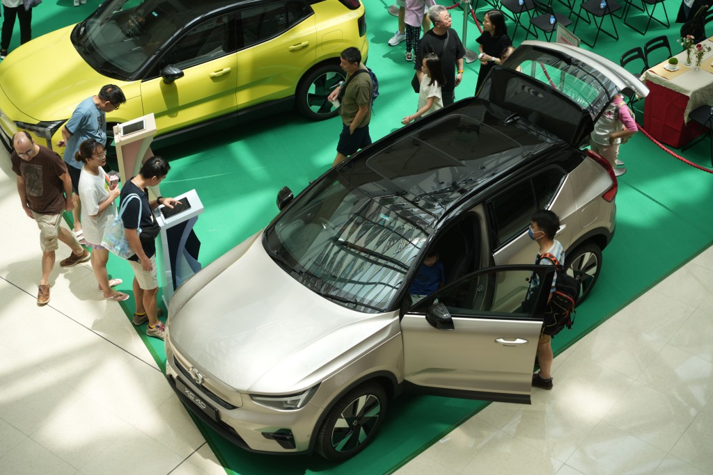 现场展出Volvo三部纯电动车，包括XC40、EX30、C40，不同型号的个性化配置，正贴合今时今日的驾驶潮流。