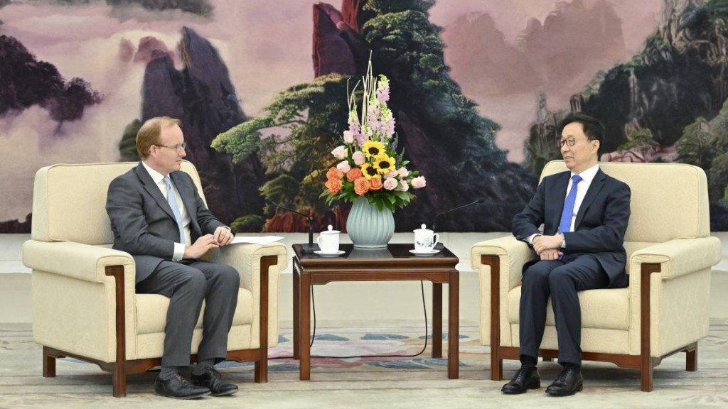 韓正會見太古CEO施銘倫。新華社