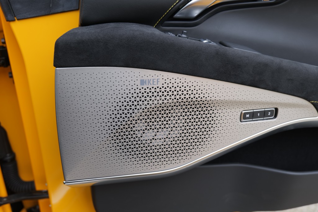 莲花Lotus Emira V6 First Edition标准项目包括KEF音响系统。