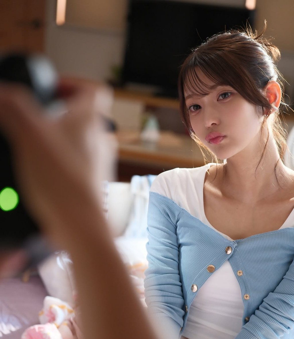 倉木華原本是AV女優化妝師。 倉木華原本是AV女優化妝師。