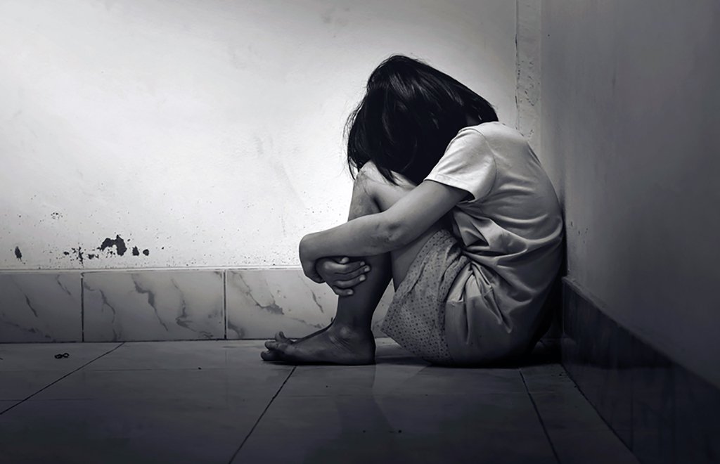 理髮師於2019年至2021年間,在旺角住所內以金錢利誘年幼女童為他手淫,並觸碰其私處。 網圖(示意圖)