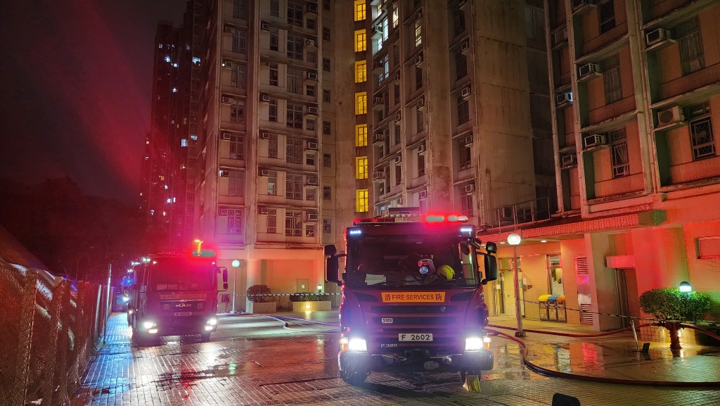 消防到場將火救熄。黎志偉攝