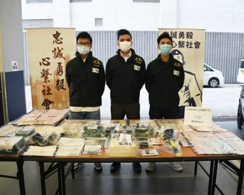 警方拘捕4名男子,涉嫌與上周三(7日)油麻地一宗私家車攔途截劫案有關。