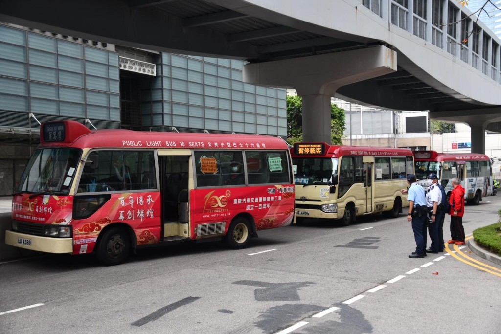 小巴慢駛抗議。