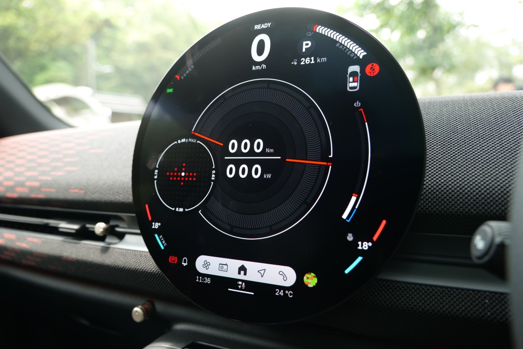 MINI JCW Aceman E (J05)進入Go-Kart模式，儀錶板可顥示扭力及動力實時數據。