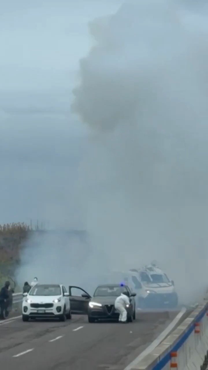 现场浓烟密布。Ｘ＠SUN SKULL